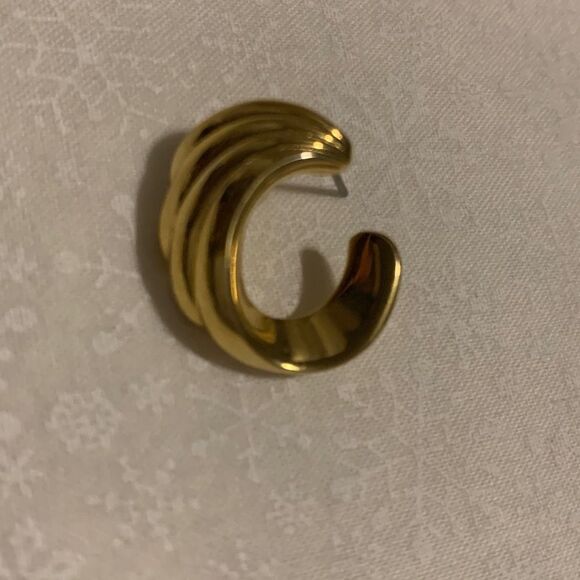 Vintage Crown Trifari Gold Pierced Hoop Earrings - Picture 16 of 16